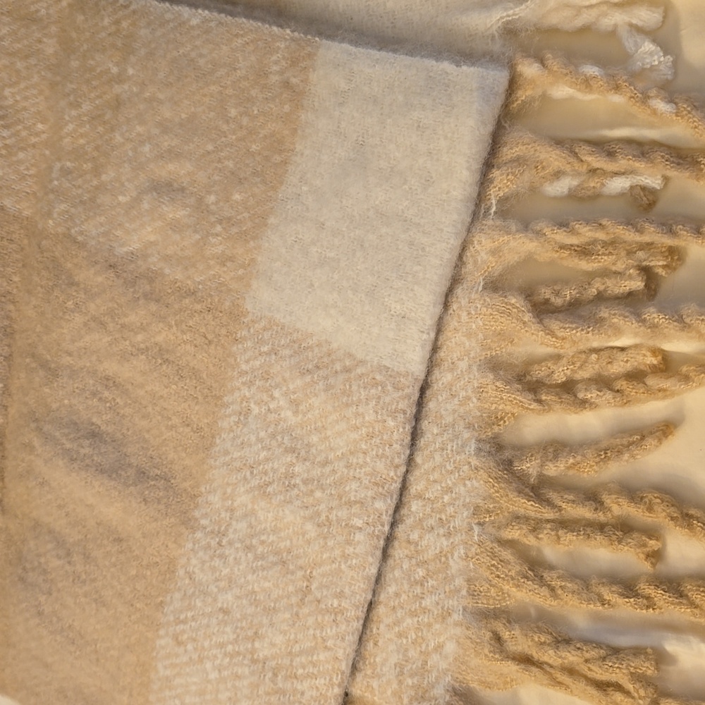 Steve Madden Tan & Off White  Scarf/Wrap Super Soft 70 X 20in NWT - Picture 3 of 6